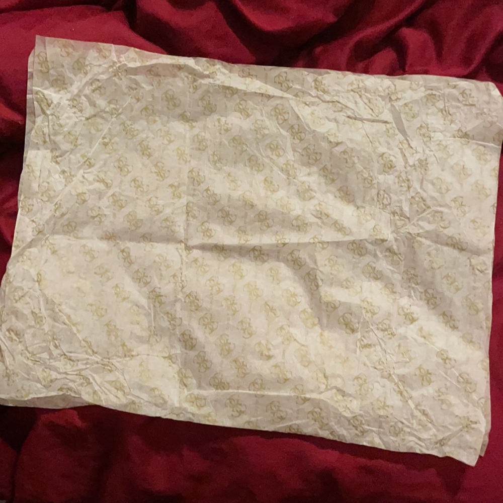 Guess tissue paper - Picture 3 of 4